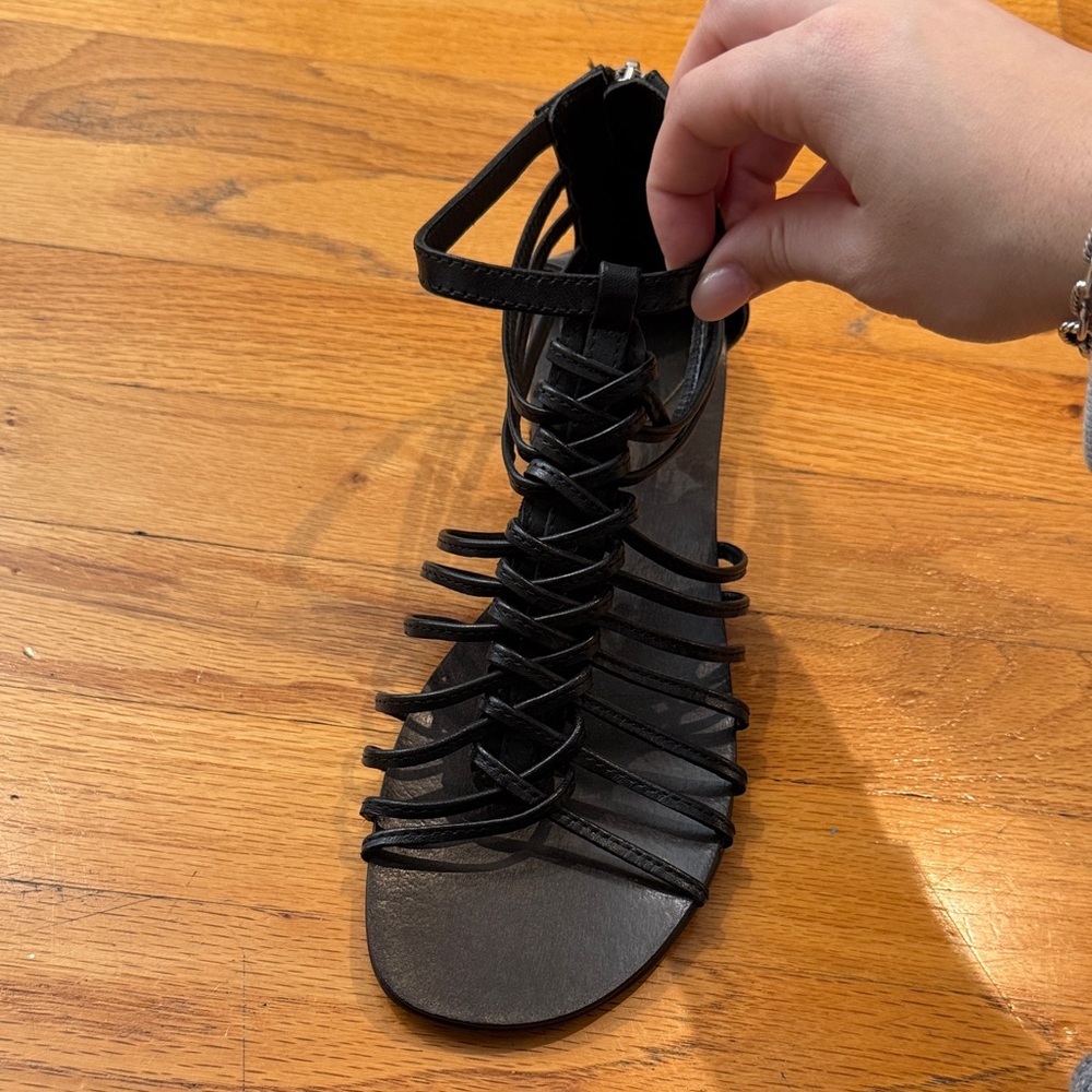 Strappy Gladiator Flat Sandal - Black